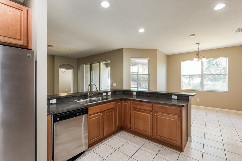 2,815/Mo, 444 Arch Ridge Loop Seffner, FL 33584 Kitchen View 2