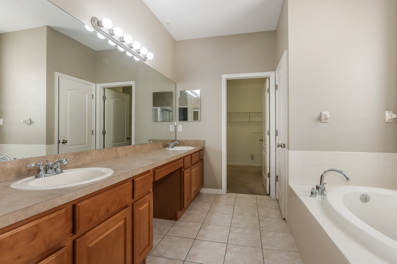 2,815/Mo, 444 Arch Ridge Loop Seffner, FL 33584 Main Bathroom View