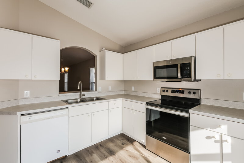 1,945/Mo, 12606 Montford Ln Riverview, FL 33579 Kitchen View 3