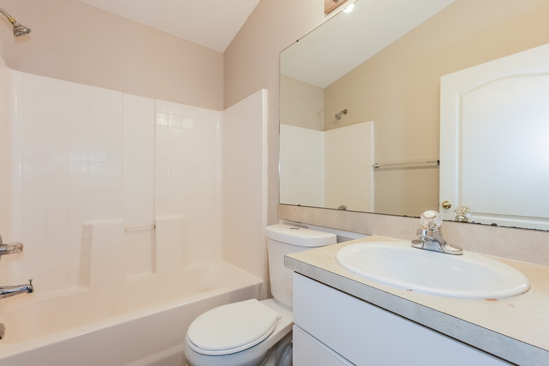 1,945/Mo, 12606 Montford Ln Riverview, FL 33579 Main Bathroom View