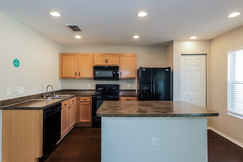 2,060/Mo, 11211 Running Pine Dr Riverview, FL 33569 Kitchen View