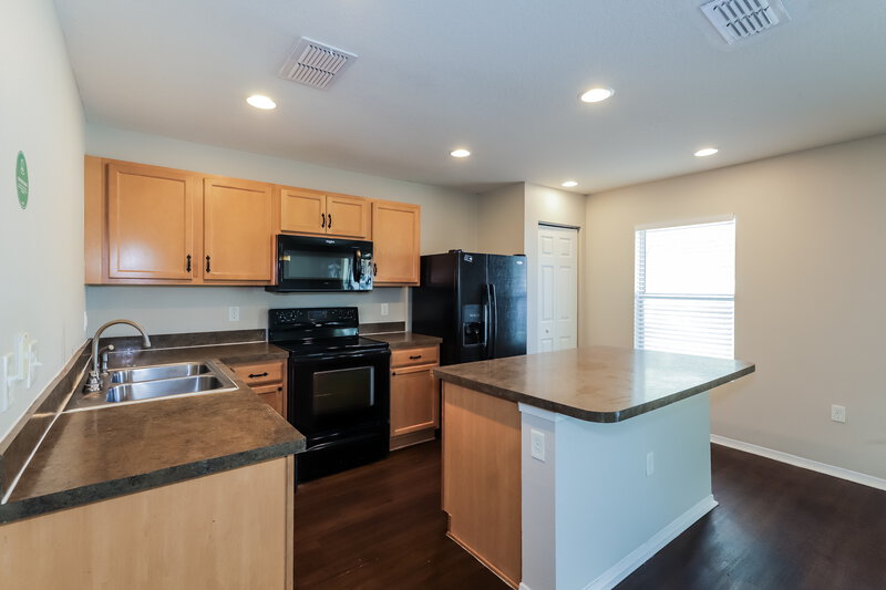 2,060/Mo, 11211 Running Pine Dr Riverview, FL 33569 Kitchen View 2