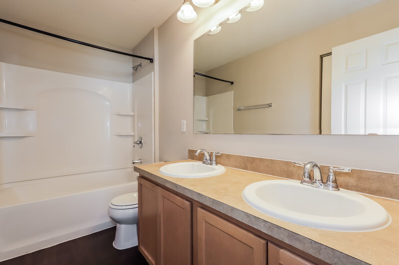 2,060/Mo, 11211 Running Pine Dr Riverview, FL 33569 Main Bathroom View