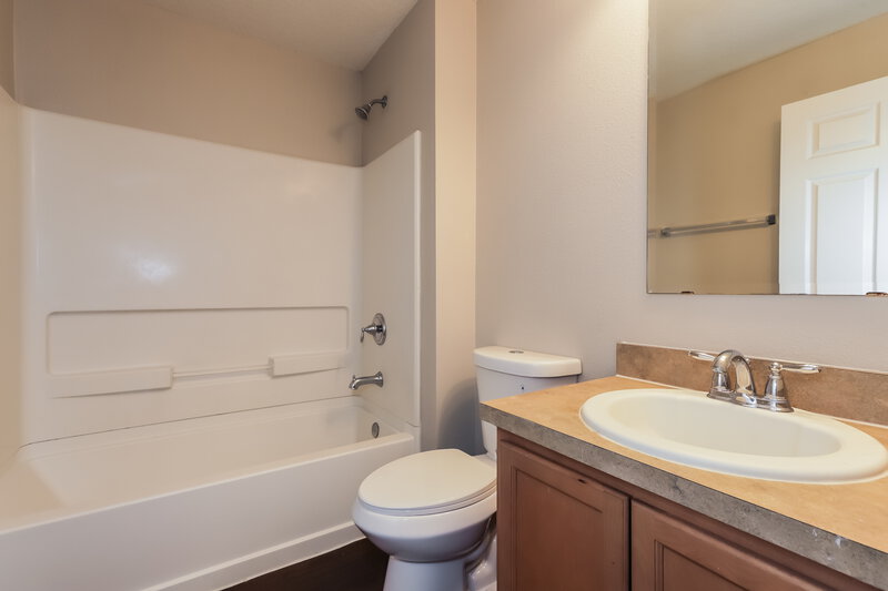 2,060/Mo, 11211 Running Pine Dr Riverview, FL 33569 Bathroom View