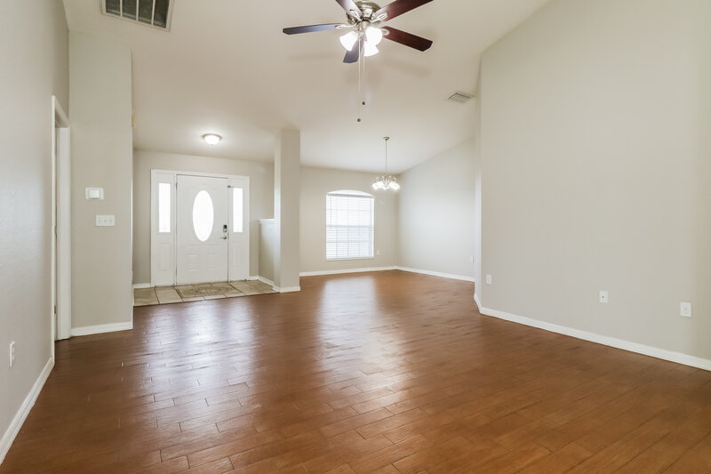2,195/Mo, 8834 Pebblebrooke Dr Lakeland, FL 33810 Living Room View 2