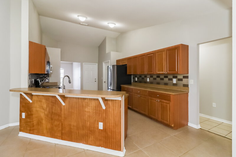 2,195/Mo, 8834 Pebblebrooke Dr Lakeland, FL 33810 Kitchen View 2
