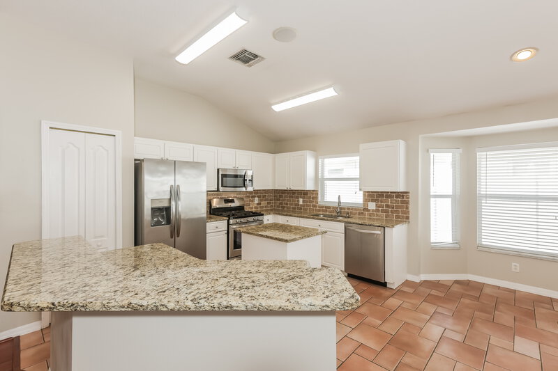 2,315/Mo, 2010 Berry Lake Dr Brandon, FL 33510 Kitchen View