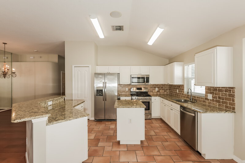 2,315/Mo, 2010 Berry Lake Dr Brandon, FL 33510 Kitchen View 2