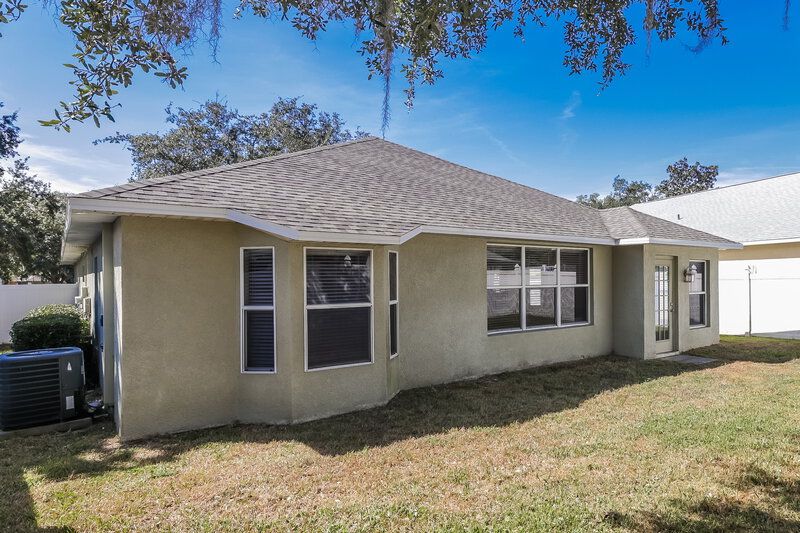 2,315/Mo, 2010 Berry Lake Dr Brandon, FL 33510 Rear View