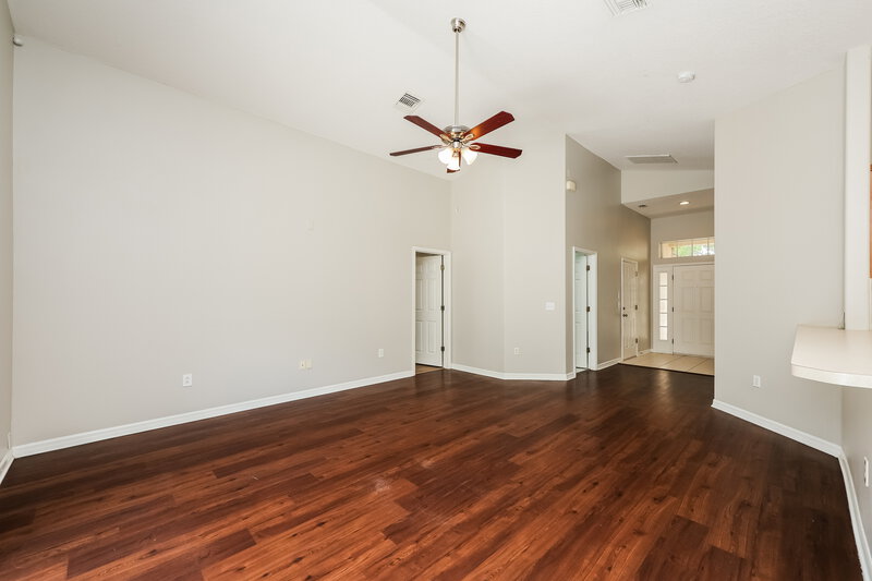 2,040/Mo, 10313 Celtic Ash Dr Ruskin, FL 33573 Living Room View