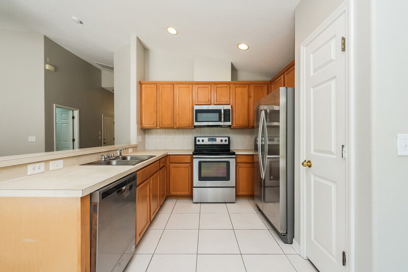 2,040/Mo, 10313 Celtic Ash Dr Ruskin, FL 33573 Kitchen View