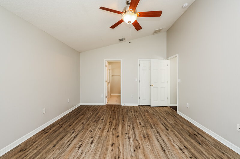 2,040/Mo, 10313 Celtic Ash Dr Ruskin, FL 33573 Main Bedroom View 2