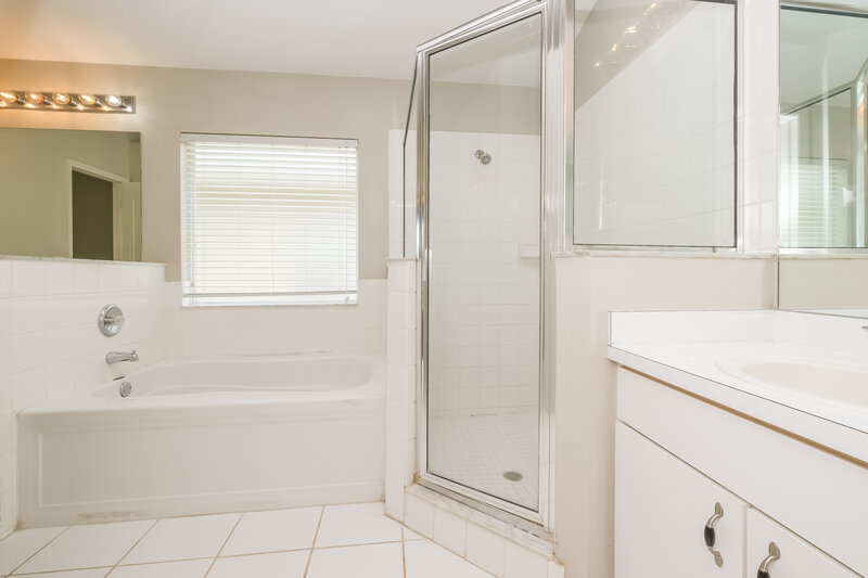 2,315/Mo, 9339 Hidden Water Cir Riverview, FL 33578 Main Bathroom View