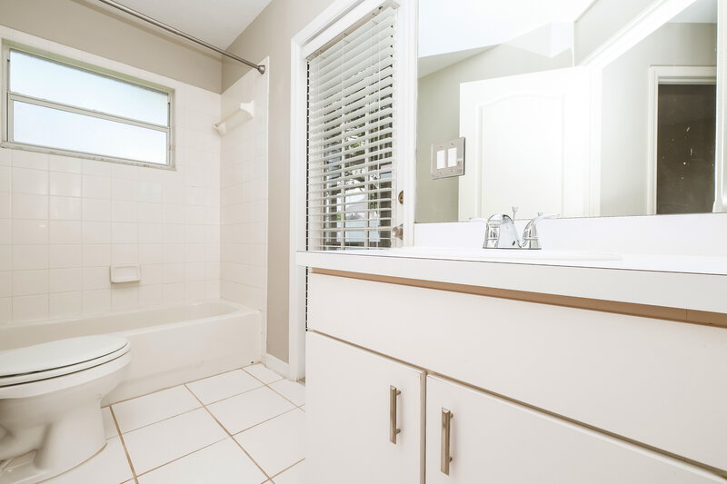 2,315/Mo, 9339 Hidden Water Cir Riverview, FL 33578 Bathroom View