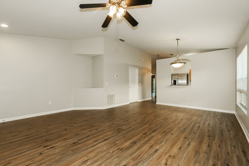 1,925/Mo, 1036 Lake Shore Ranch Dr Seffner, FL 33584 Living Room View