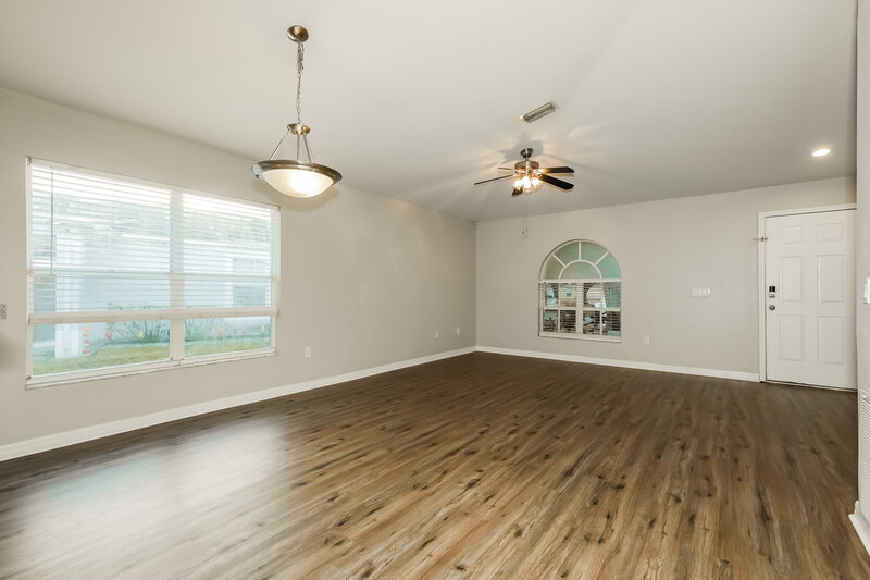 1,925/Mo, 1036 Lake Shore Ranch Dr Seffner, FL 33584 Dining Room View