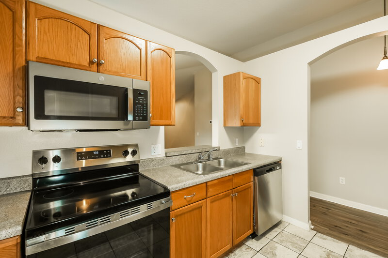 1,925/Mo, 1036 Lake Shore Ranch Dr Seffner, FL 33584 Kitchen View 3