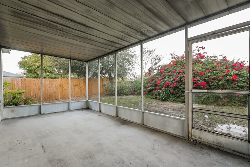 1,925/Mo, 1036 Lake Shore Ranch Dr Seffner, FL 33584 Sun Room View