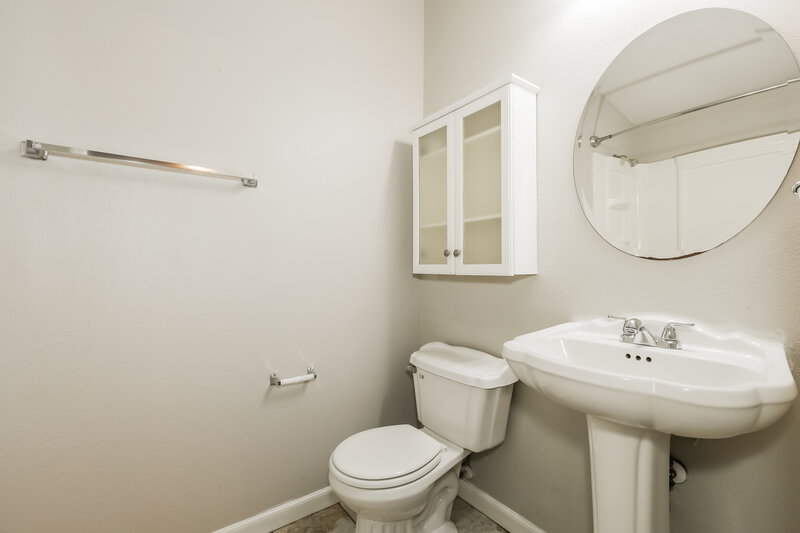 1,925/Mo, 1036 Lake Shore Ranch Dr Seffner, FL 33584 Main Bathroom View