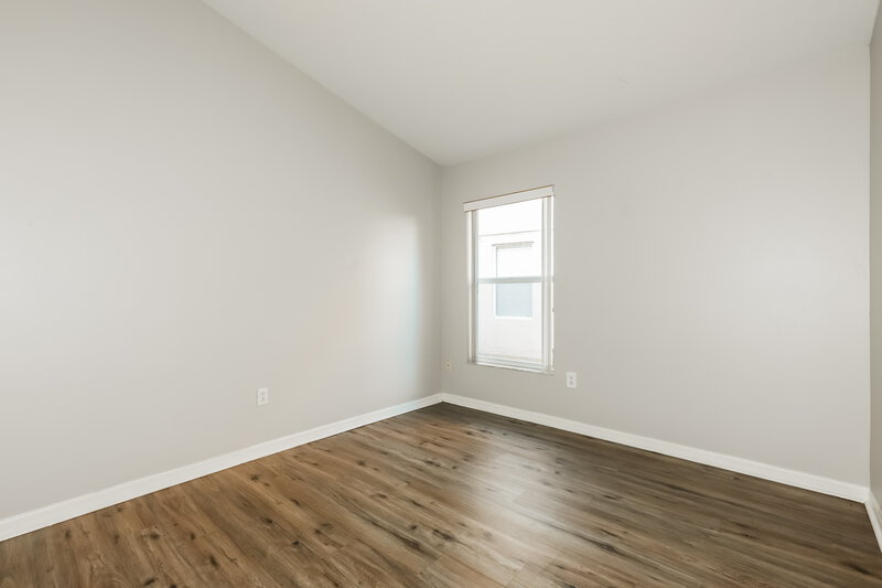 1,925/Mo, 1036 Lake Shore Ranch Dr Seffner, FL 33584 Bedroom View 2