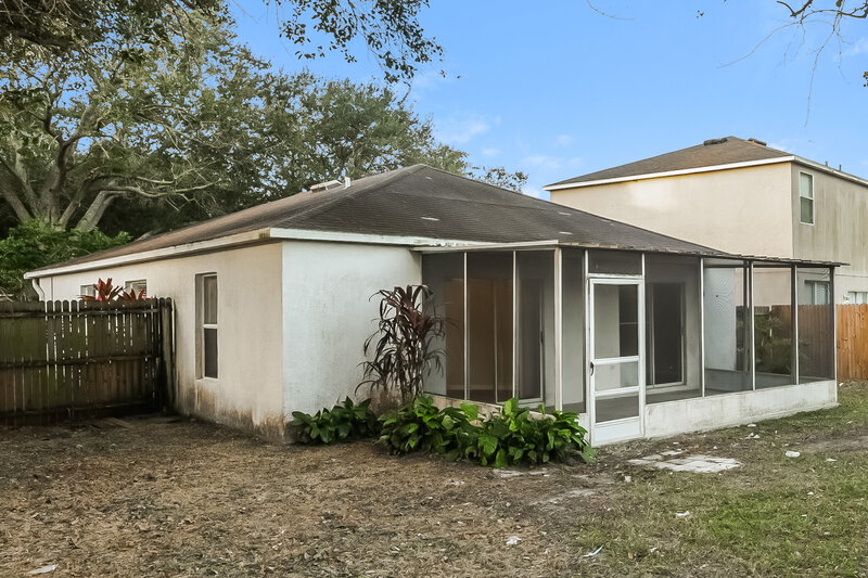 1,925/Mo, 1036 Lake Shore Ranch Dr Seffner, FL 33584 Rear View