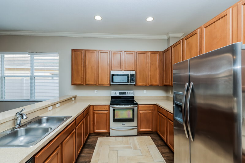 1,960/Mo, 35107 Meadow Reach Dr Zephyrhills, FL 33541 Kitchen View