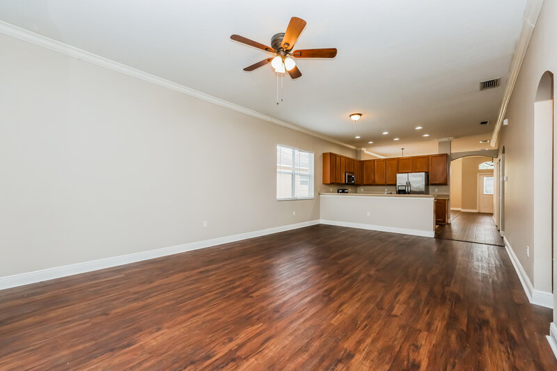 1,960/Mo, 35107 Meadow Reach Dr Zephyrhills, FL 33541 Family Room View 2