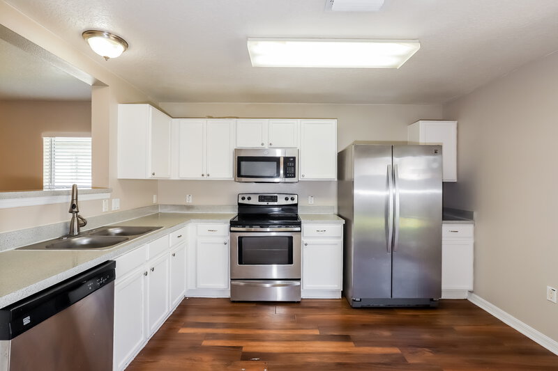 2,005/Mo, 11758 Mango Cross Ct Seffner, FL 33584 Kitchen View 2