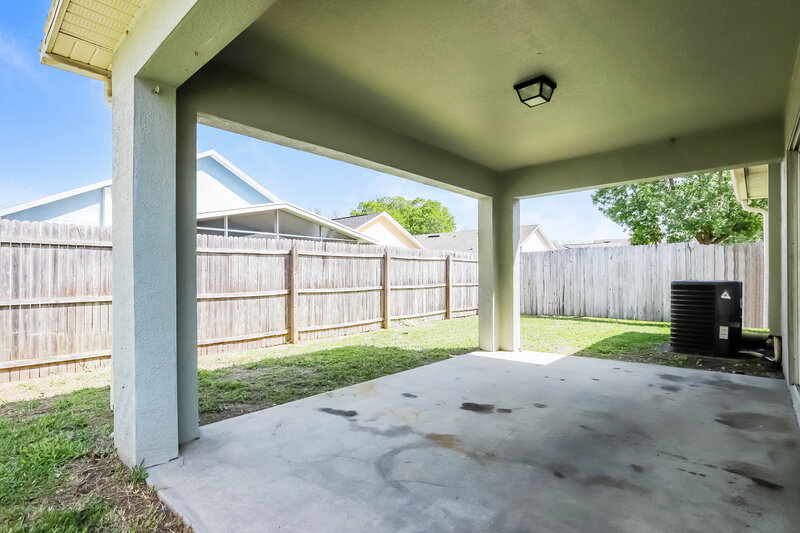 2,005/Mo, 11758 Mango Cross Ct Seffner, FL 33584 Rear View 2