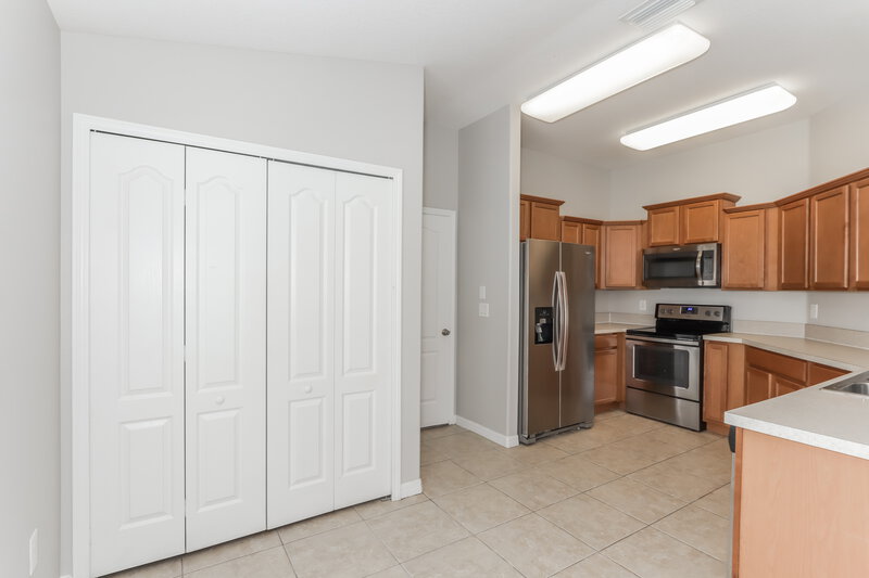 3,420/Mo, 7334 Lumber Port Dr Ruskin, FL 33573 Kitchen View