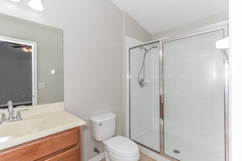 3,420/Mo, 7334 Lumber Port Dr Ruskin, FL 33573 Main Bathroom View 2