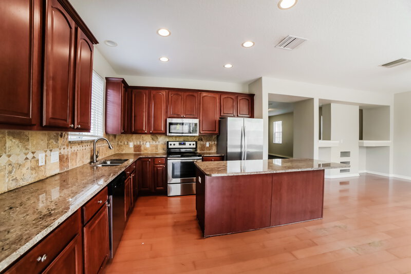 2,195/Mo, 12113 Fern Haven Ave Gibsonton, FL 33534 Kitchen View