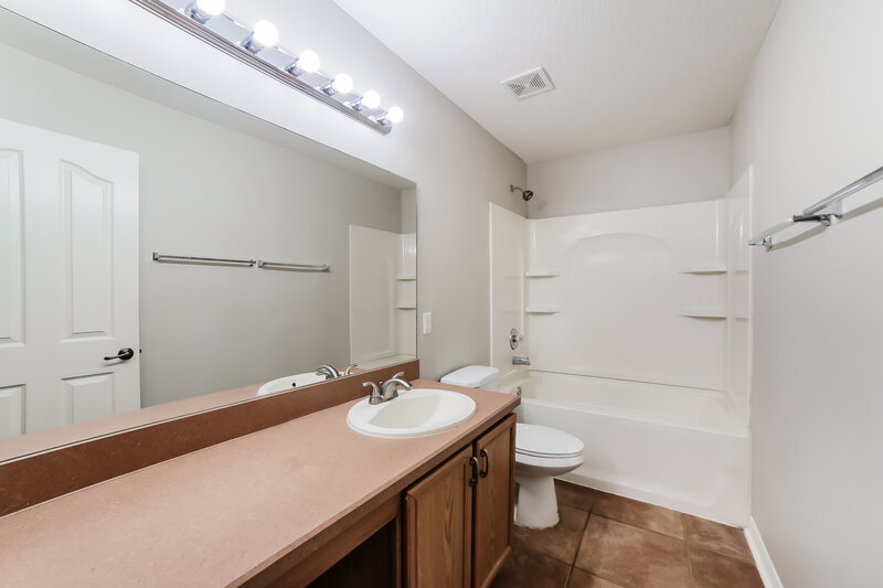 2,195/Mo, 12113 Fern Haven Ave Gibsonton, FL 33534 Bathroom View