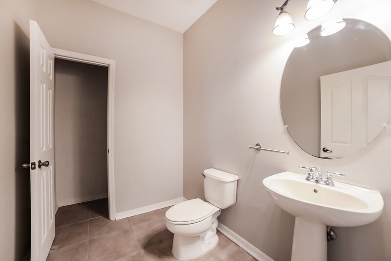 2,195/Mo, 12113 Fern Haven Ave Gibsonton, FL 33534 Powder Room View