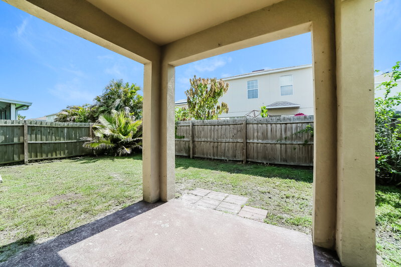 2,195/Mo, 12113 Fern Haven Ave Gibsonton, FL 33534 Rear View