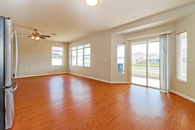 2,385/Mo, 8040 Canterbury Lake Blvd Tampa, FL 33619 Living Room View 2