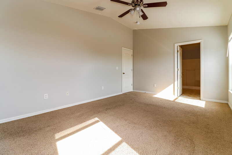 2,385/Mo, 8040 Canterbury Lake Blvd Tampa, FL 33619 Main Bedroom View