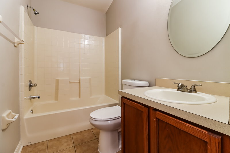 2,385/Mo, 8040 Canterbury Lake Blvd Tampa, FL 33619 Bathroom View