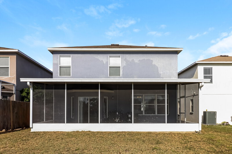 2,385/Mo, 8040 Canterbury Lake Blvd Tampa, FL 33619 Rear View