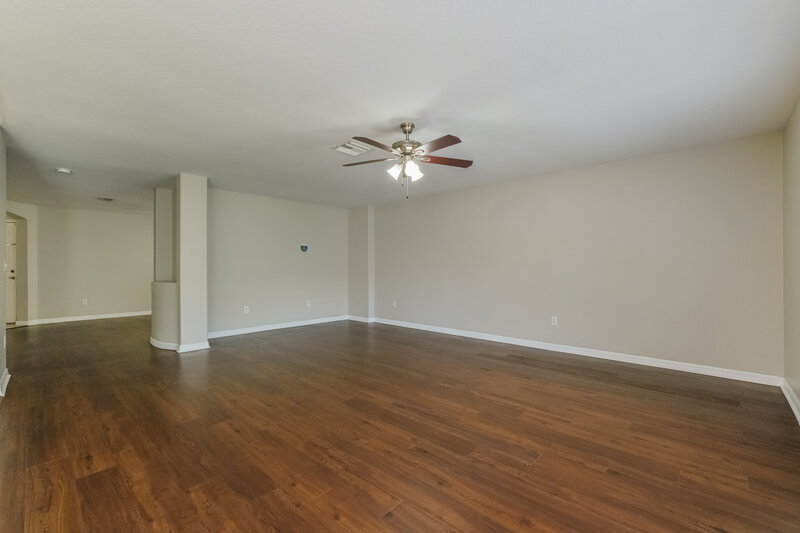 2,100/Mo, 12125 Tree Haven Ave Gibsonton, FL 33534 Living Room View