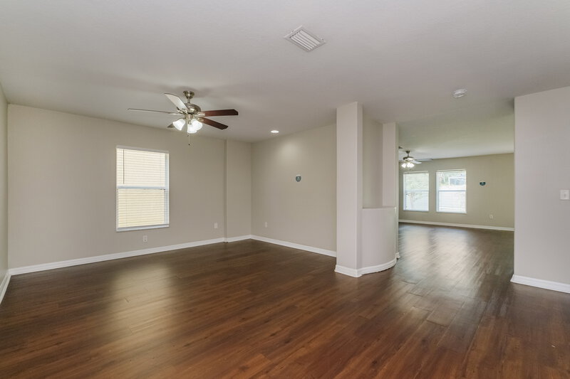 2,100/Mo, 12125 Tree Haven Ave Gibsonton, FL 33534 Dining Room View
