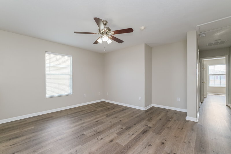 2,100/Mo, 12125 Tree Haven Ave Gibsonton, FL 33534 Loft View
