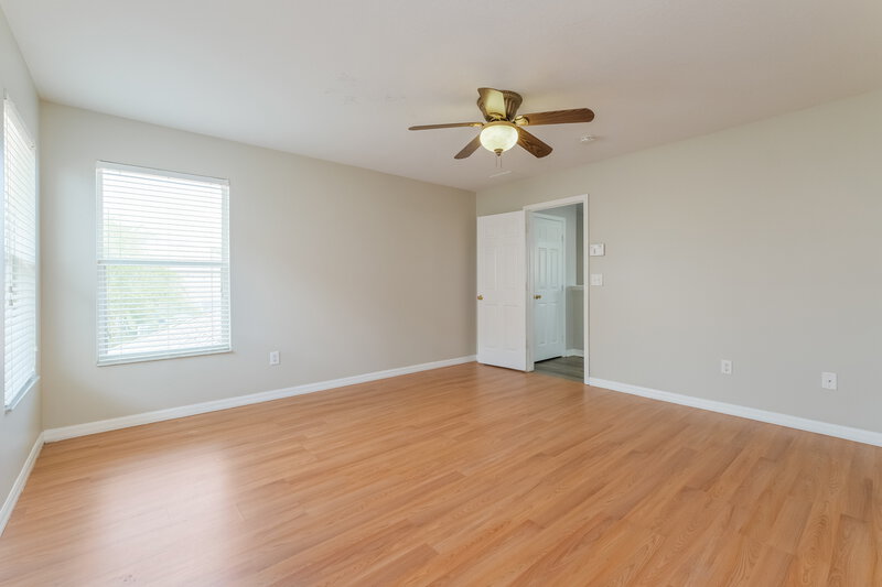 2,100/Mo, 12125 Tree Haven Ave Gibsonton, FL 33534 Main Bedroom View