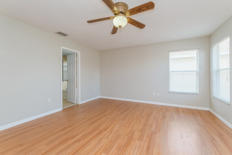 2,100/Mo, 12125 Tree Haven Ave Gibsonton, FL 33534 Main Bedroom View 2