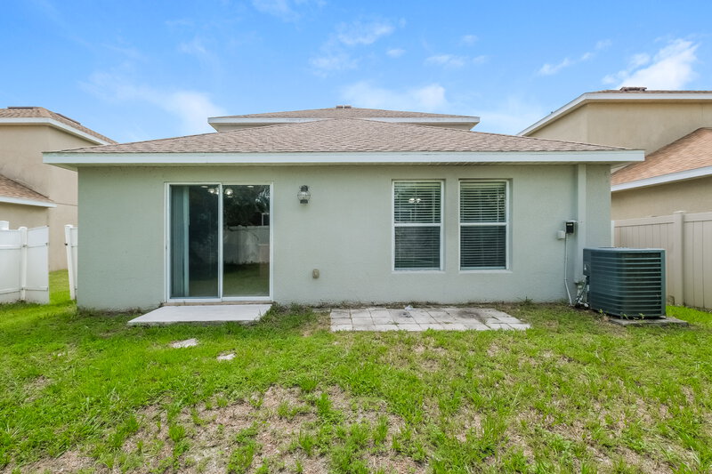 2,100/Mo, 12125 Tree Haven Ave Gibsonton, FL 33534 Rear View
