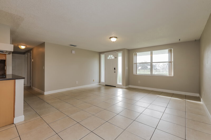 2,205/Mo, 3805 McIntosh Rd Dover, FL 33527 Living Room View 2