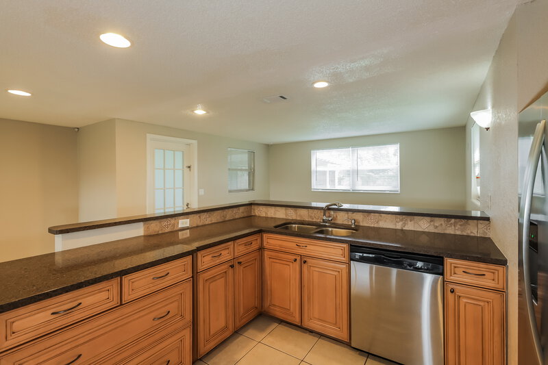 2,205/Mo, 3805 McIntosh Rd Dover, FL 33527 Kitchen View 3