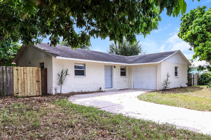 2,470/Mo, 6173 71st St N St Petersburg, FL 33709 Front View