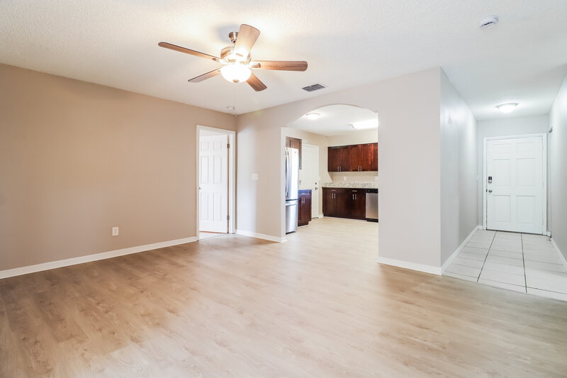 2,470/Mo, 6173 71st St N St Petersburg, FL 33709 Living Room View 3