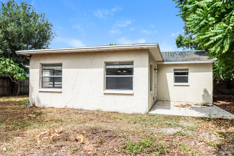 2,470/Mo, 6173 71st St N St Petersburg, FL 33709 Rear View